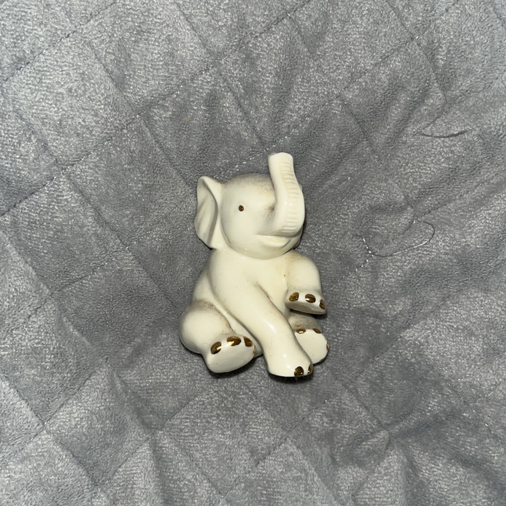 BUNDLE SALE - ELEPHANT FIGURINES - Picture 5 of 5
